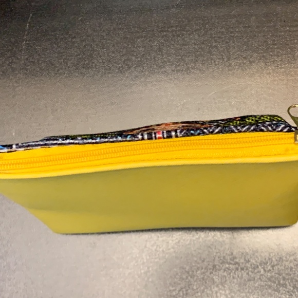 Stylish Frida Kahlo Small Yellow Purse – New from Calexico! 🌟 - Picture 6 of 8